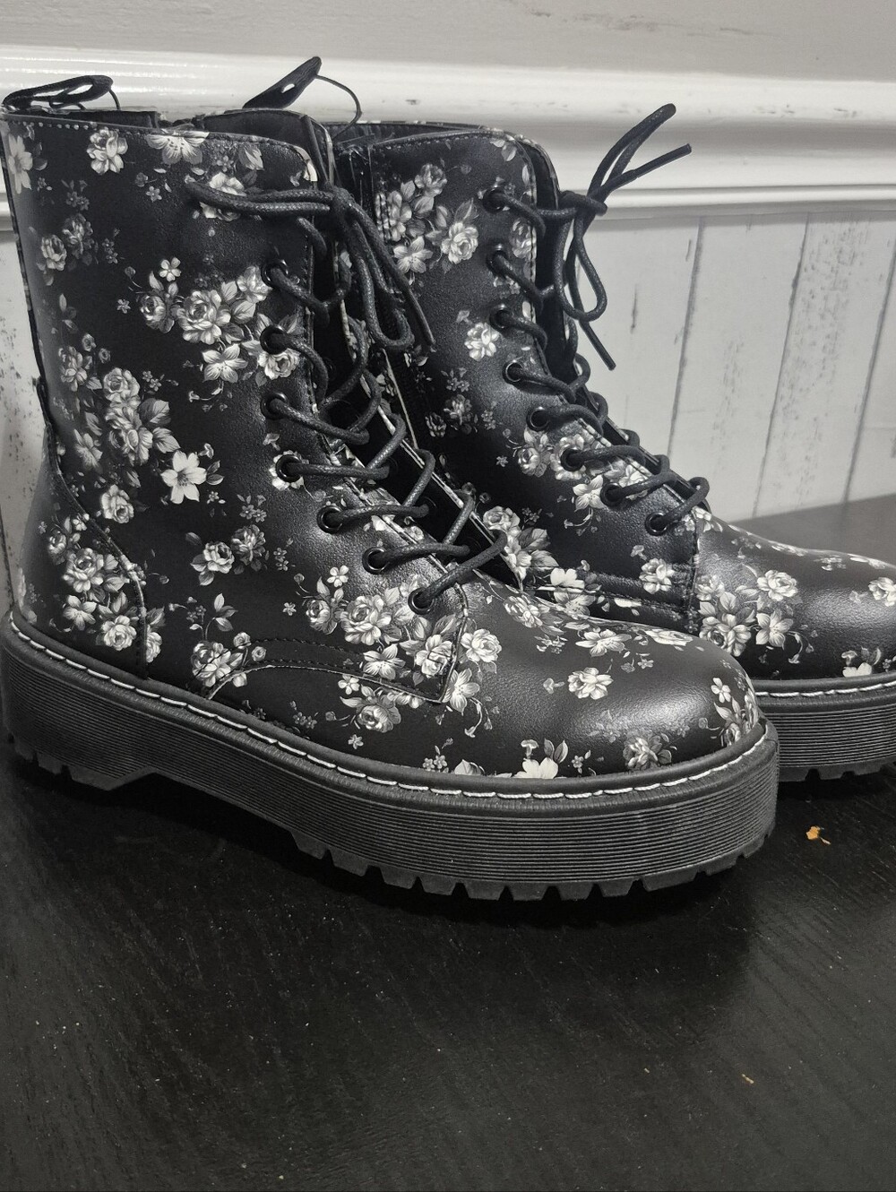 Jellypop Womens Size 10 Black Floral Lace-Up Combat Boots